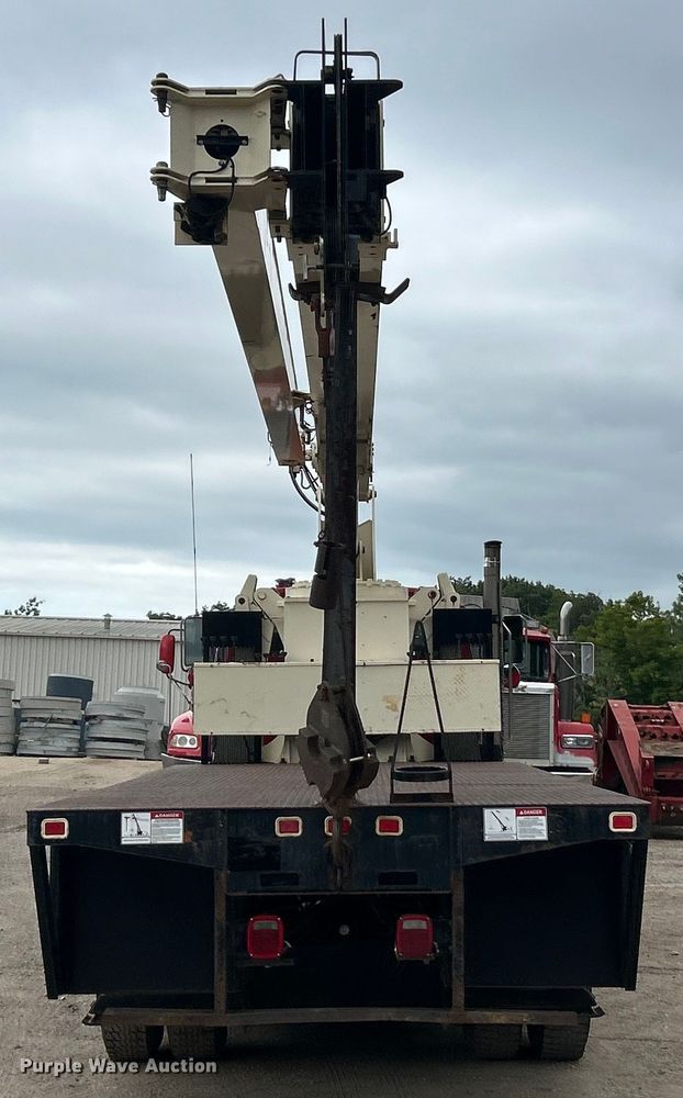 image for item EK3016 2006 Sterling L7500 crane truck