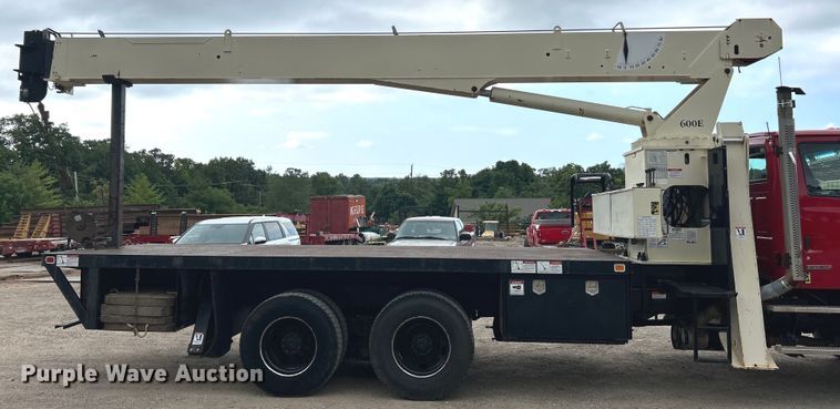image for item EK3016 2006 Sterling L7500 crane truck