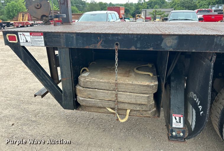 image for item EK3016 2006 Sterling L7500 crane truck