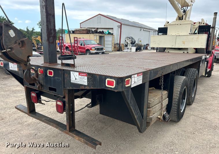 image for item EK3016 2006 Sterling L7500 crane truck