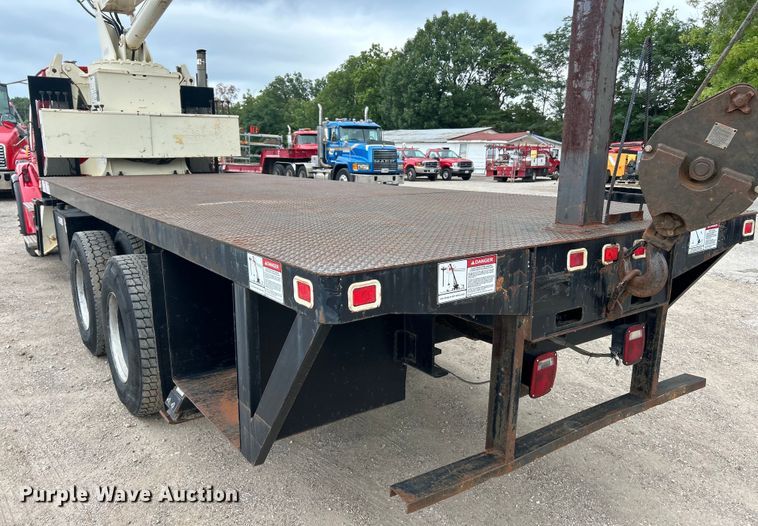 image for item EK3016 2006 Sterling L7500 crane truck