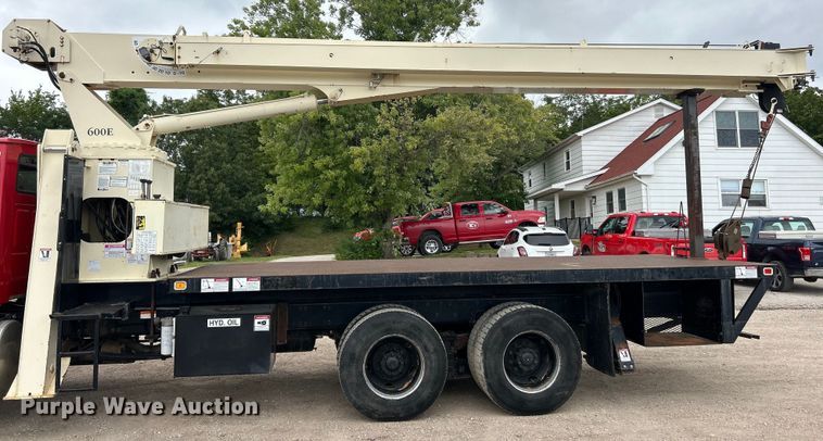 image for item EK3016 2006 Sterling L7500 crane truck