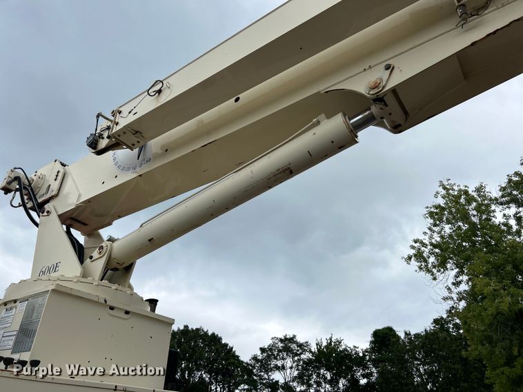 image for item EK3016 2006 Sterling L7500 crane truck