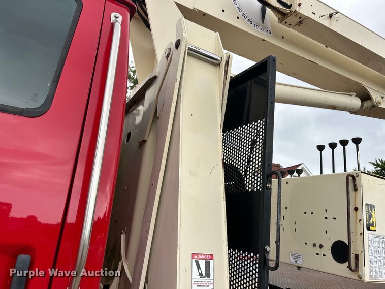 image for item EK3016 2006 Sterling L7500 crane truck