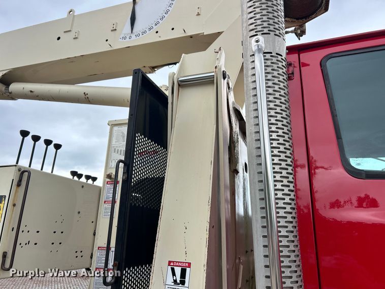 image for item EK3016 2006 Sterling L7500 crane truck