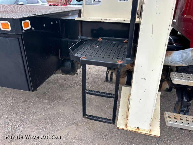 image for item EK3016 2006 Sterling L7500 crane truck