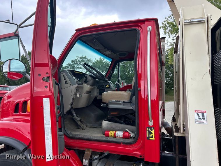 image for item EK3016 2006 Sterling L7500 crane truck