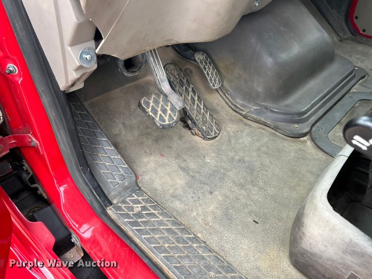 image for item EK3016 2006 Sterling L7500 crane truck