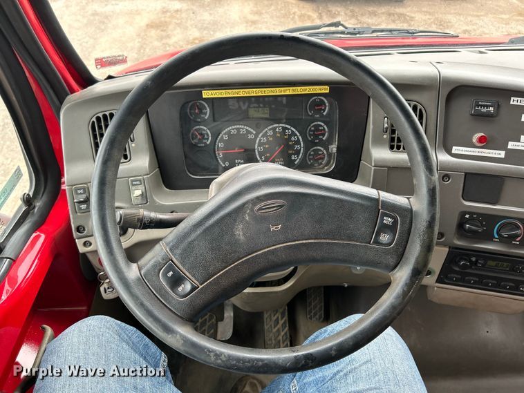 image for item EK3016 2006 Sterling L7500 crane truck