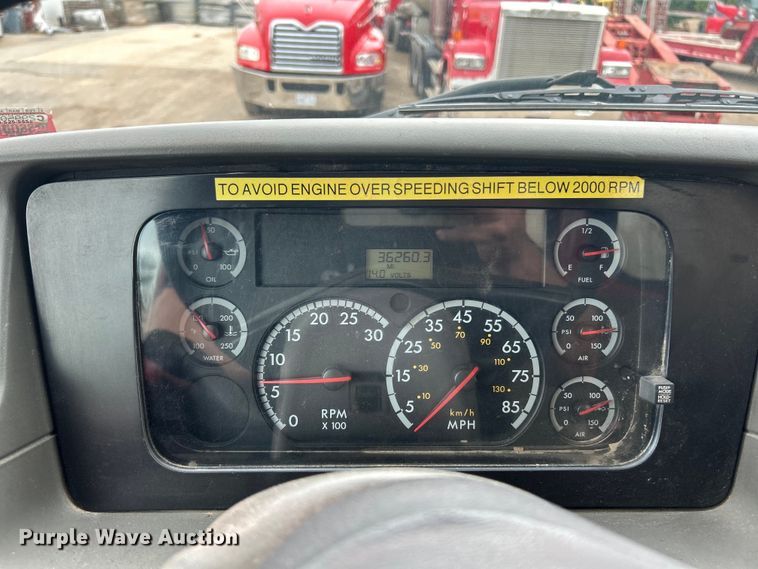 image for item EK3016 2006 Sterling L7500 crane truck