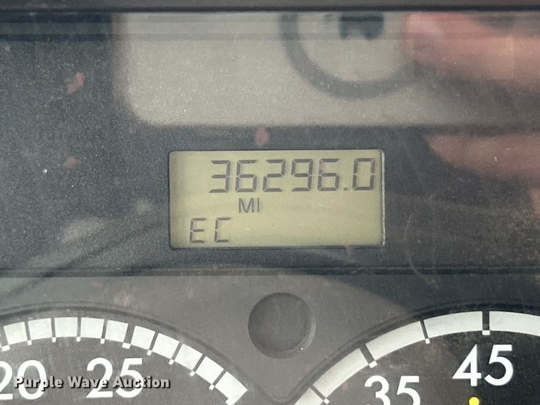 image for item EK3016 2006 Sterling L7500 crane truck