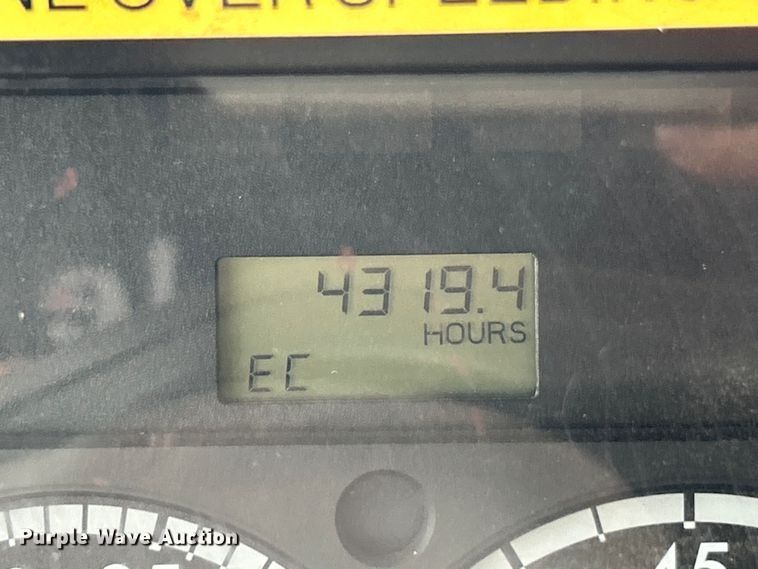 image for item EK3016 2006 Sterling L7500 crane truck