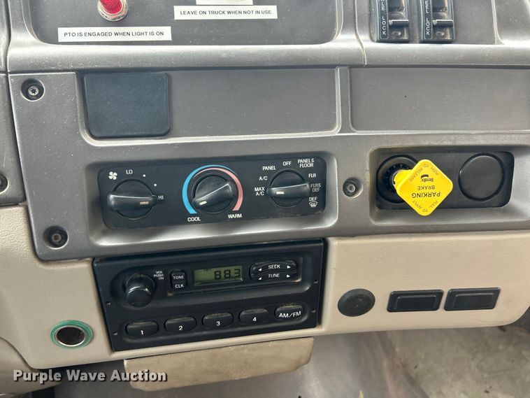 image for item EK3016 2006 Sterling L7500 crane truck