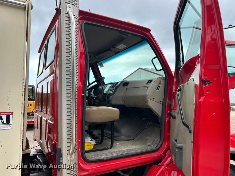 image for item EK3016 2006 Sterling L7500 crane truck