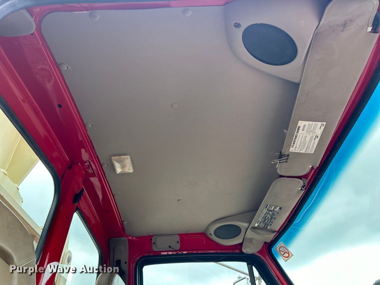 image for item EK3016 2006 Sterling L7500 crane truck