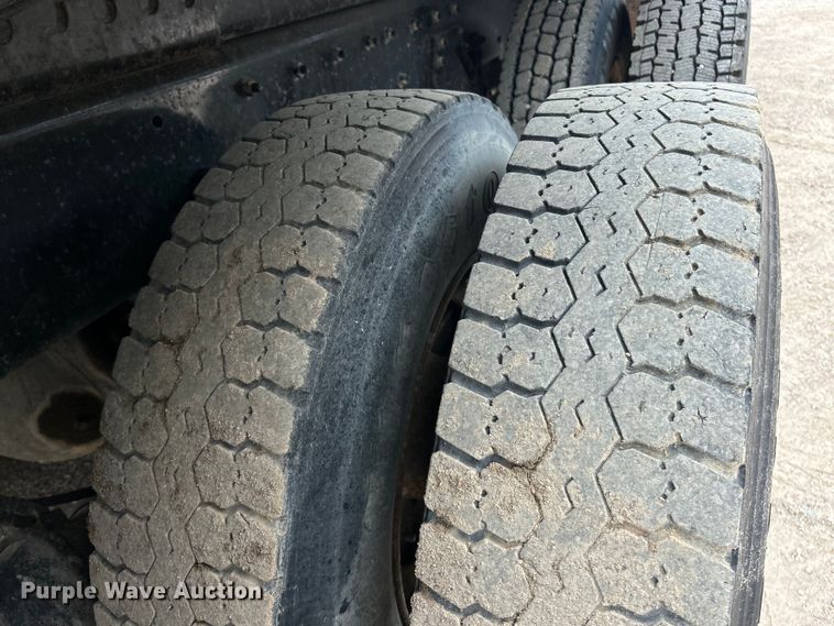 image for item EK3016 2006 Sterling L7500 crane truck