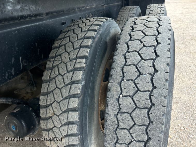 image for item EK3016 2006 Sterling L7500 crane truck