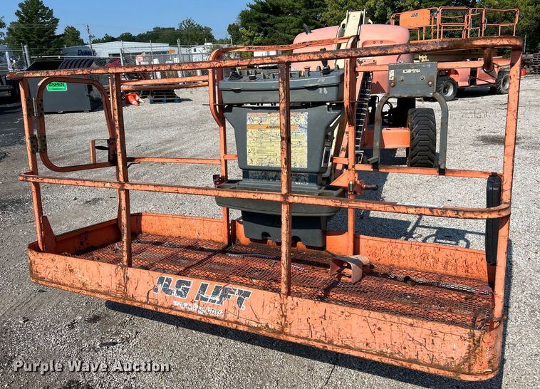 image for item EK3032 2003 JLG  400S boom lift