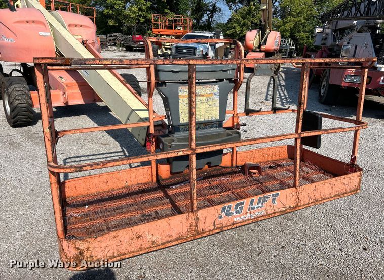 image for item EK3032 2003 JLG  400S boom lift