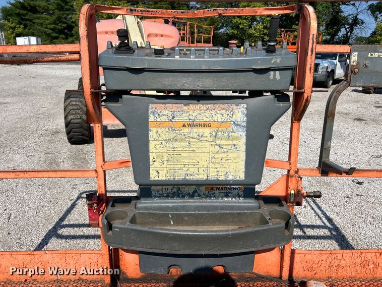 image for item EK3032 2003 JLG  400S boom lift