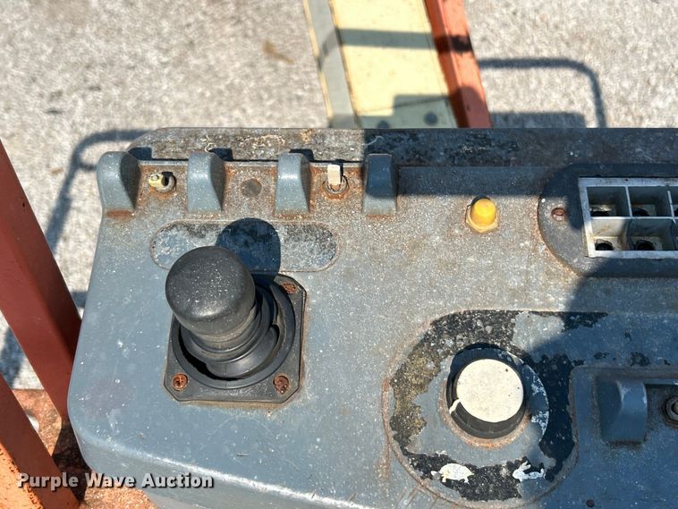 image for item EK3032 2003 JLG  400S boom lift