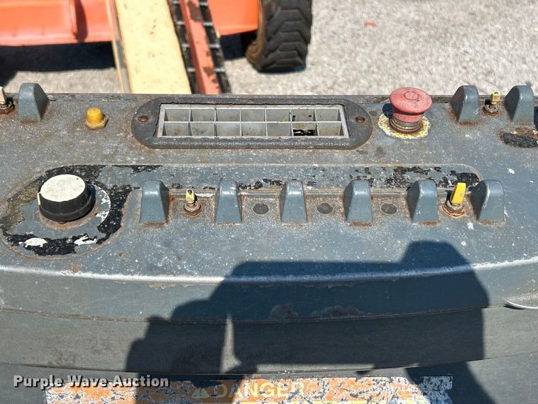 image for item EK3032 2003 JLG  400S boom lift