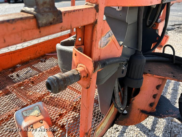 image for item EK3032 2003 JLG  400S boom lift