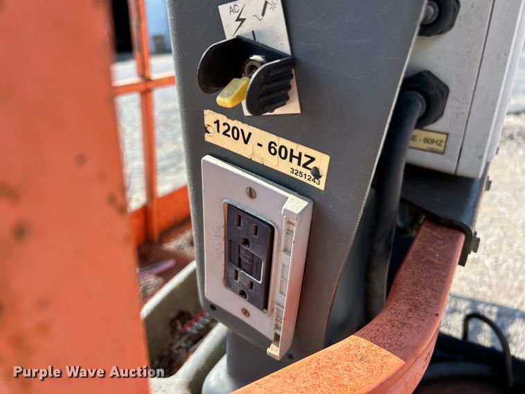 image for item EK3032 2003 JLG  400S boom lift