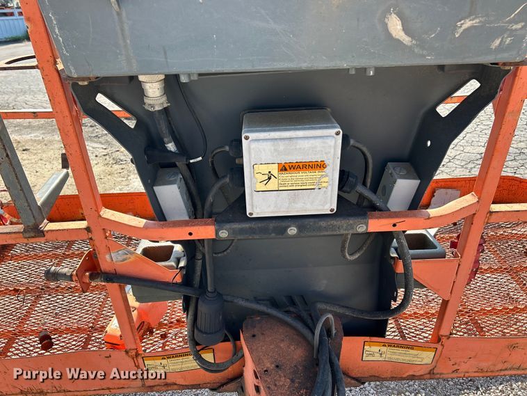 image for item EK3032 2003 JLG  400S boom lift