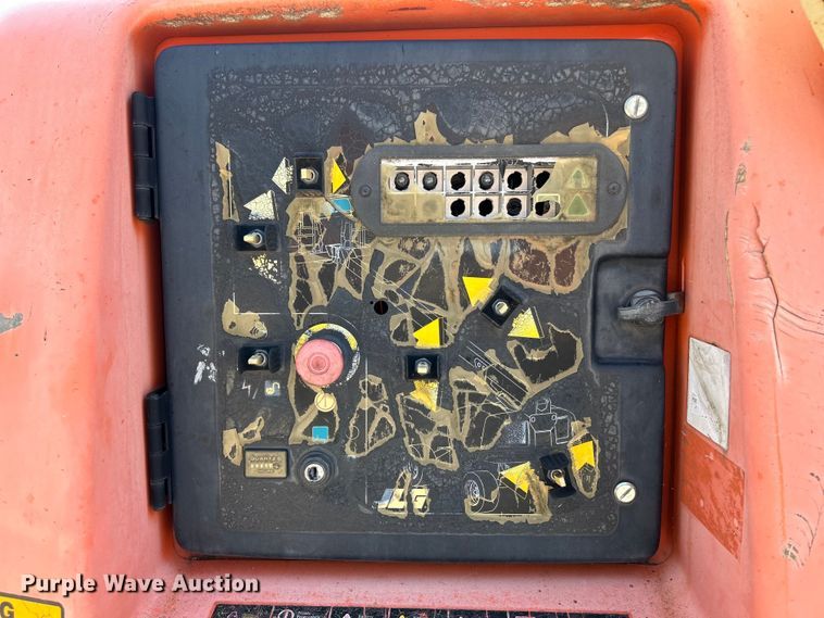 image for item EK3032 2003 JLG  400S boom lift