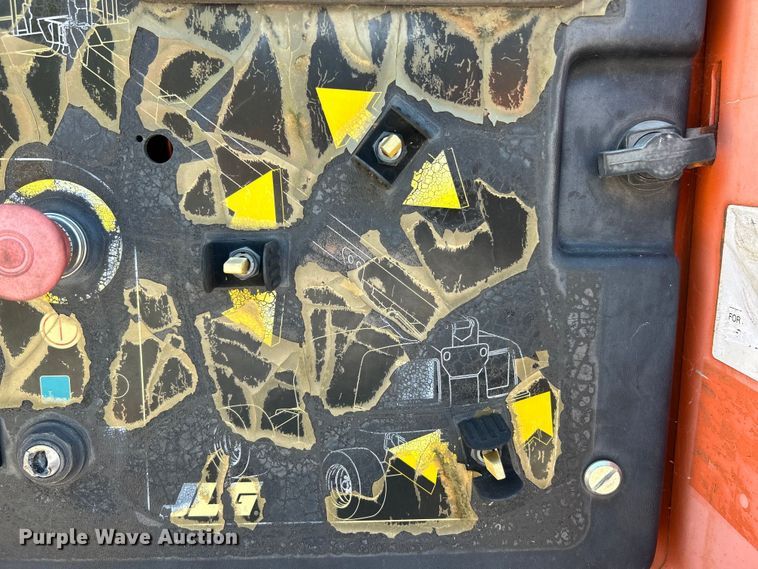 image for item EK3032 2003 JLG  400S boom lift