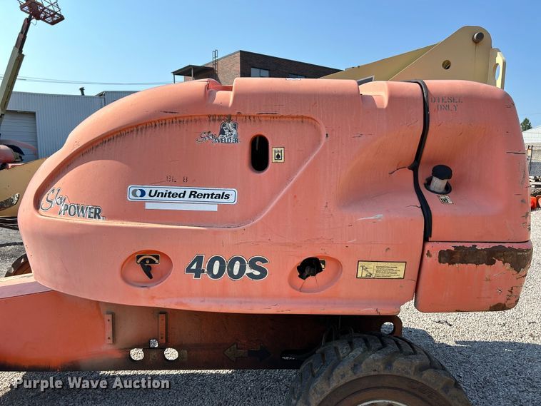 image for item EK3032 2003 JLG  400S boom lift