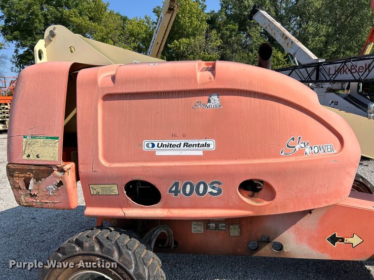 image for item EK3032 2003 JLG  400S boom lift