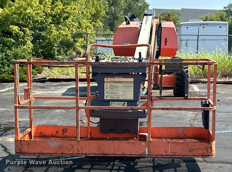 image for item EK3033 2000 JLG 660SJ boom lift