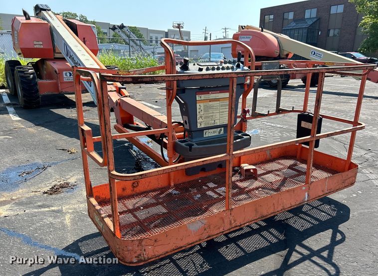 image for item EK3033 2000 JLG 660SJ boom lift