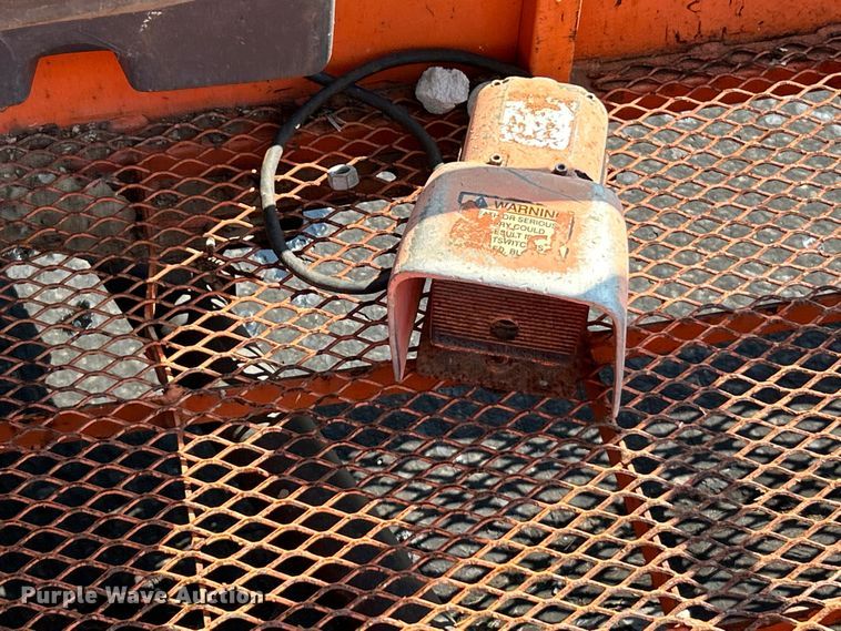 image for item EK3033 2000 JLG 660SJ boom lift