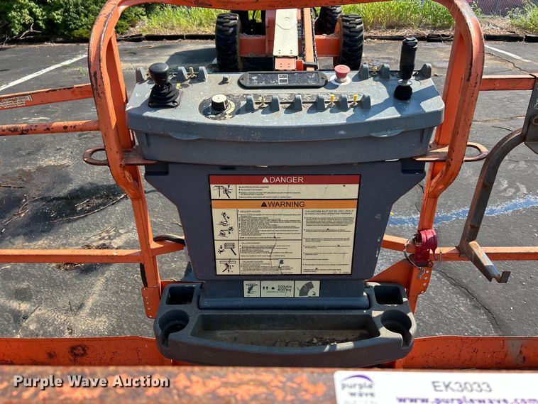 image for item EK3033 2000 JLG 660SJ boom lift