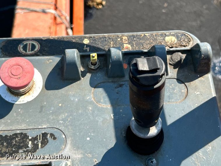 image for item EK3033 2000 JLG 660SJ boom lift