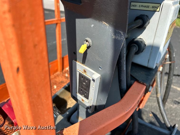 image for item EK3033 2000 JLG 660SJ boom lift