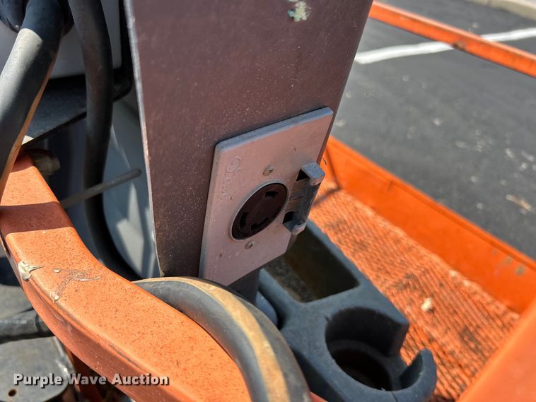 image for item EK3033 2000 JLG 660SJ boom lift