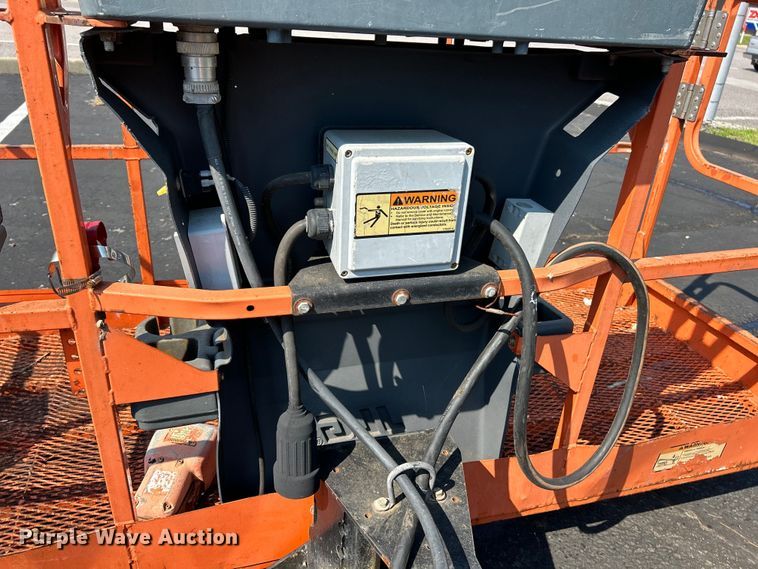 image for item EK3033 2000 JLG 660SJ boom lift