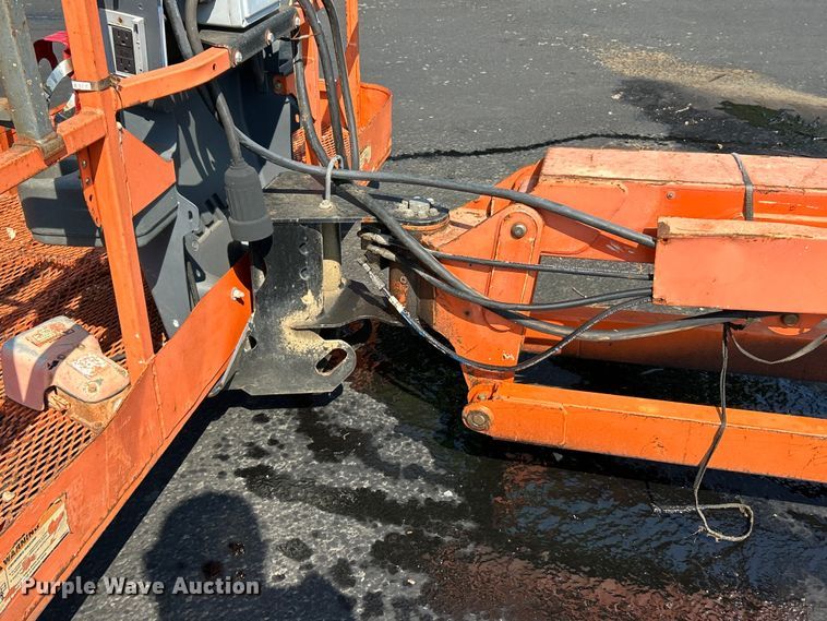 image for item EK3033 2000 JLG 660SJ boom lift