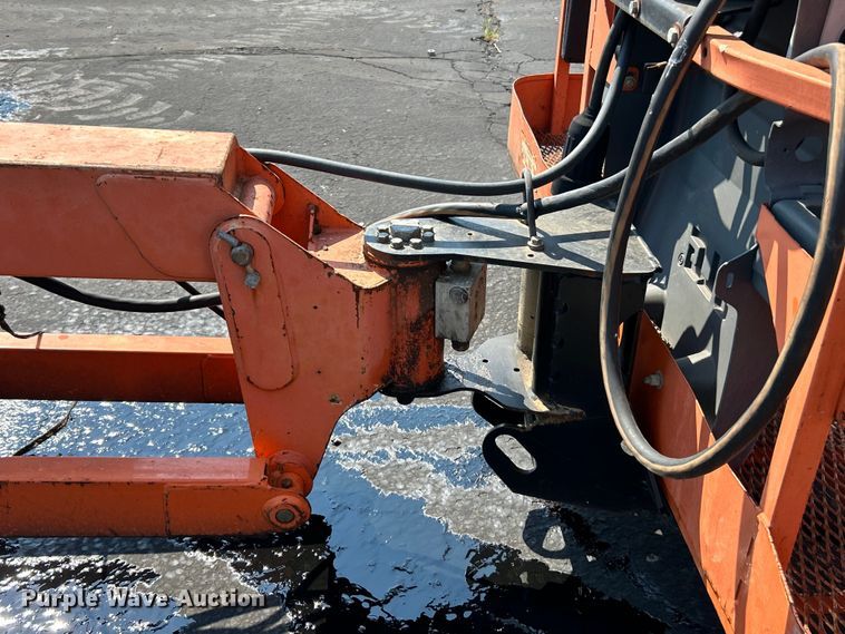 image for item EK3033 2000 JLG 660SJ boom lift