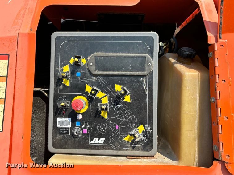 image for item EK3033 2000 JLG 660SJ boom lift