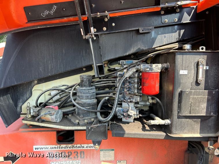 image for item EK3033 2000 JLG 660SJ boom lift