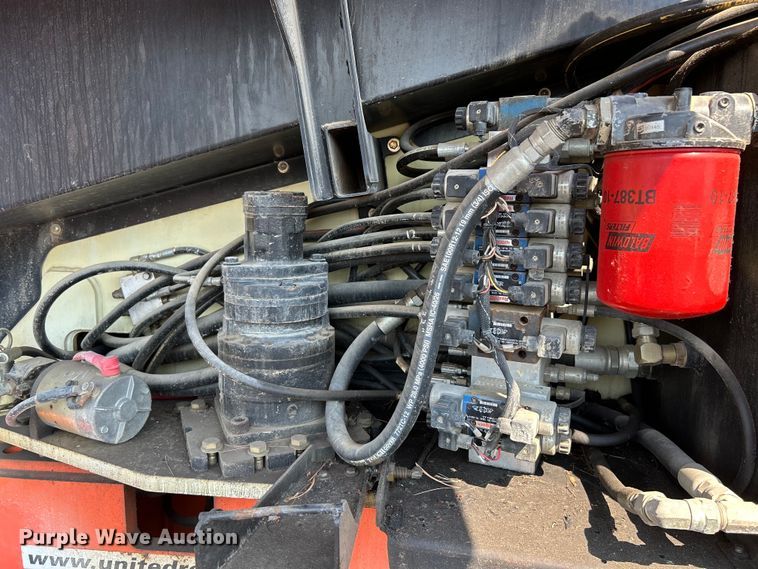 image for item EK3033 2000 JLG 660SJ boom lift