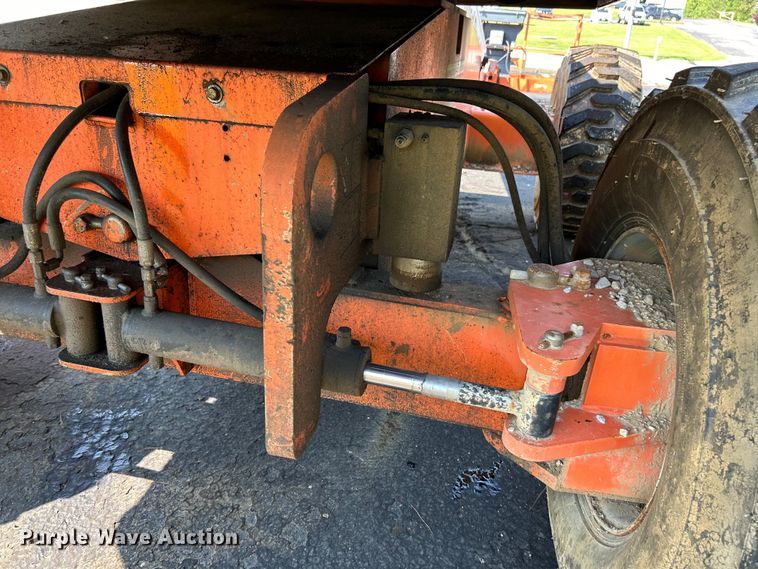 image for item EK3033 2000 JLG 660SJ boom lift