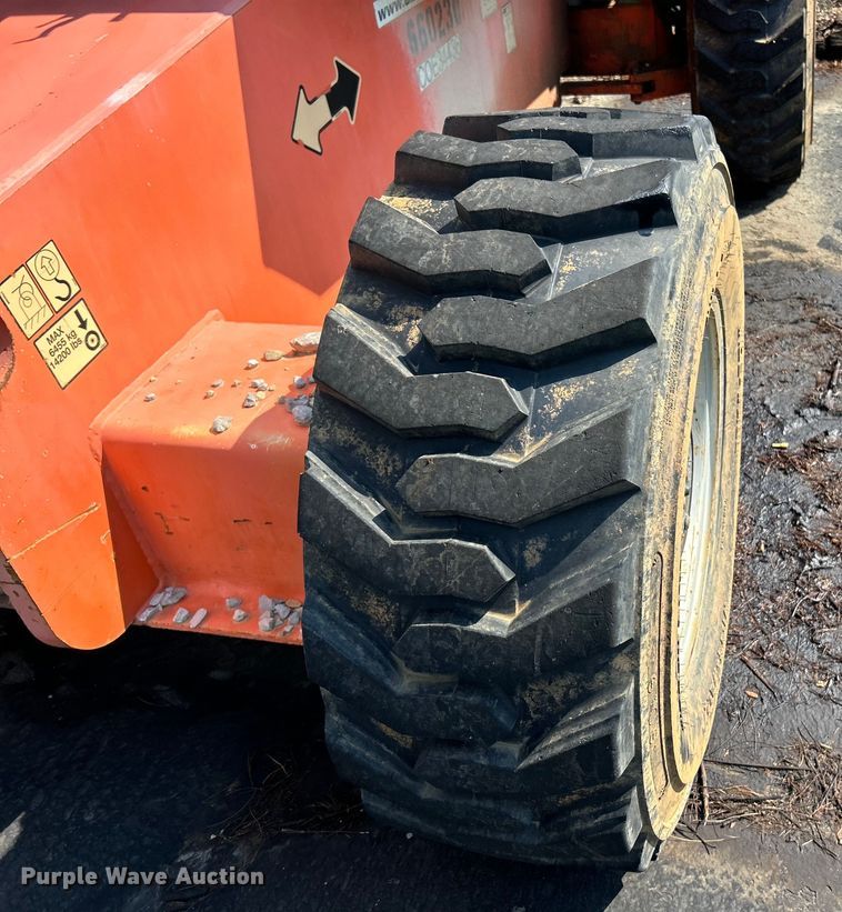 image for item EK3033 2000 JLG 660SJ boom lift