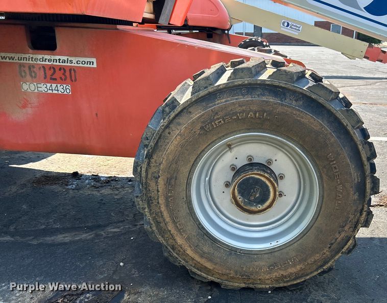 image for item EK3033 2000 JLG 660SJ boom lift