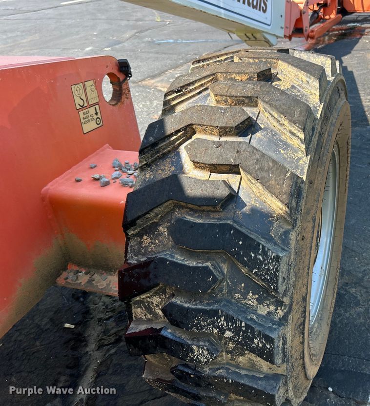 image for item EK3033 2000 JLG 660SJ boom lift